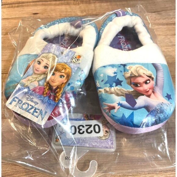 Disney Frozen Kids Girls  Slippers Size 7/8 Featuring Elsa & Anna Gift - Picture 7 of 7